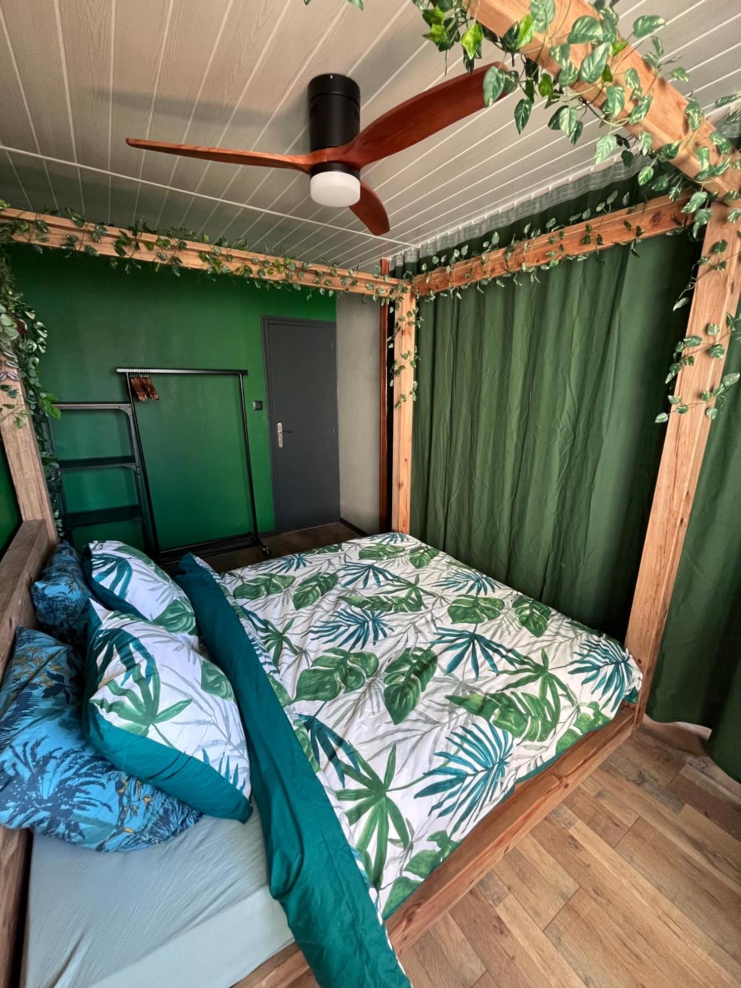 Oasis Tropical & Sauna 圣伊莱尔·德列 外观 照片