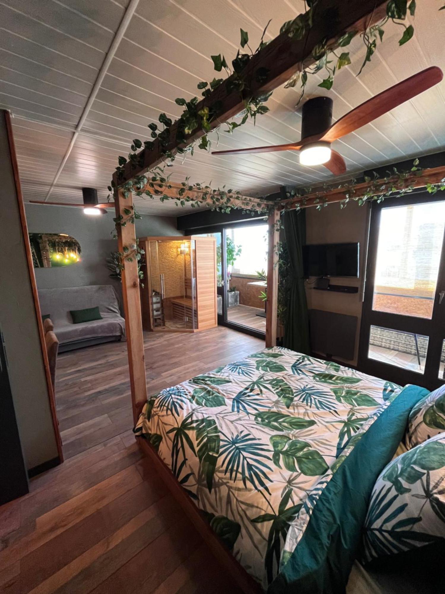 Oasis Tropical & Sauna 圣伊莱尔·德列 外观 照片