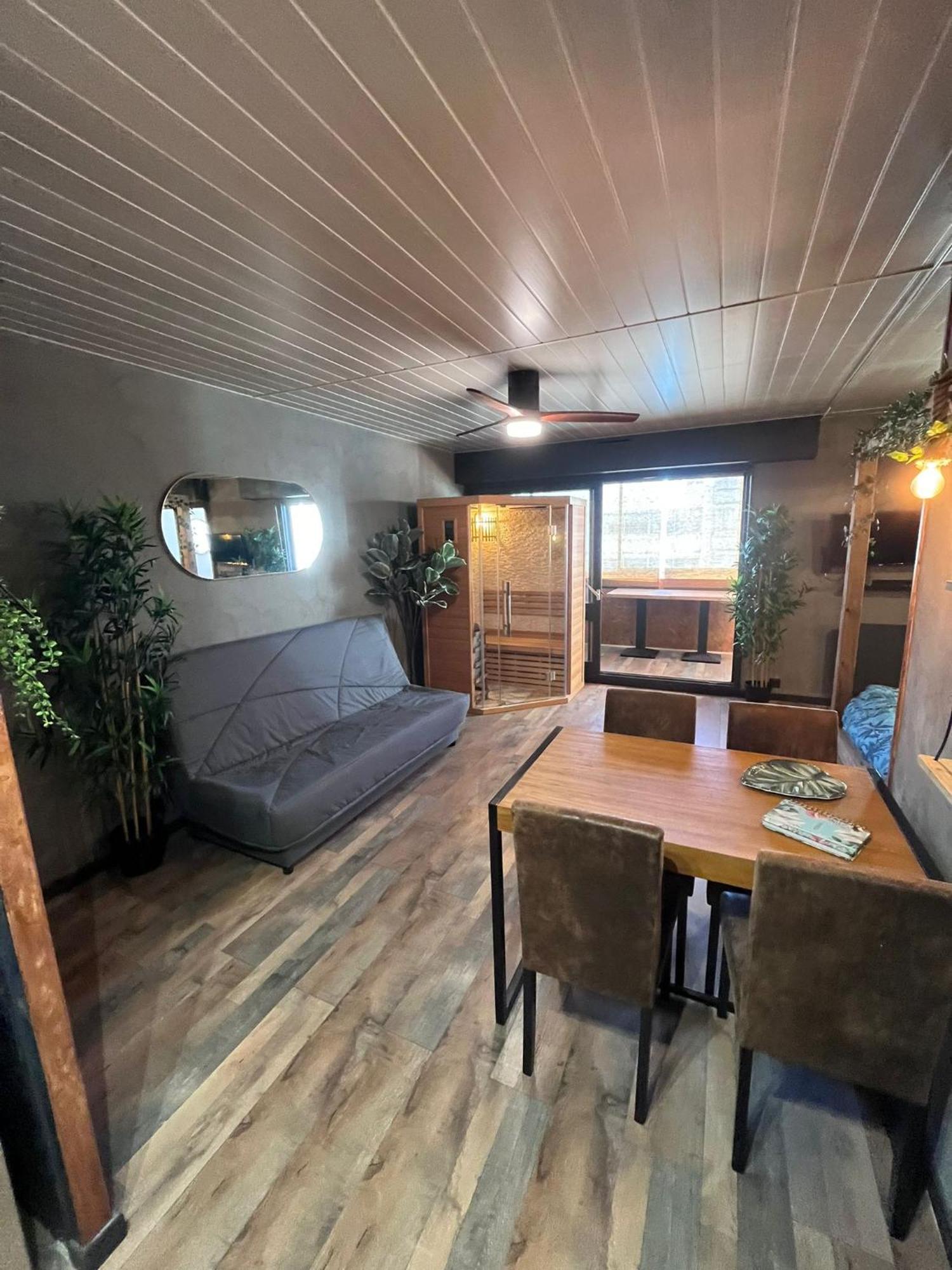 Oasis Tropical & Sauna 圣伊莱尔·德列 外观 照片
