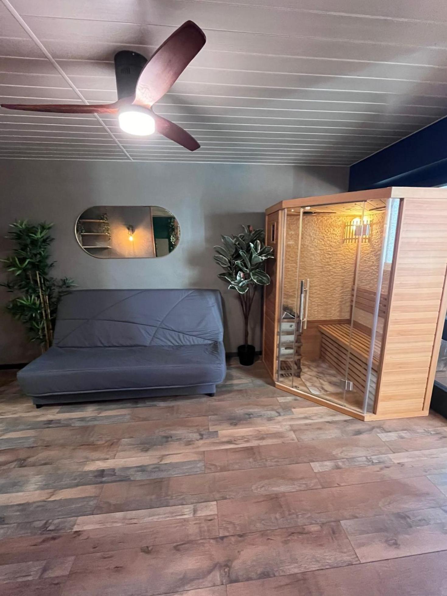 Oasis Tropical & Sauna 圣伊莱尔·德列 外观 照片